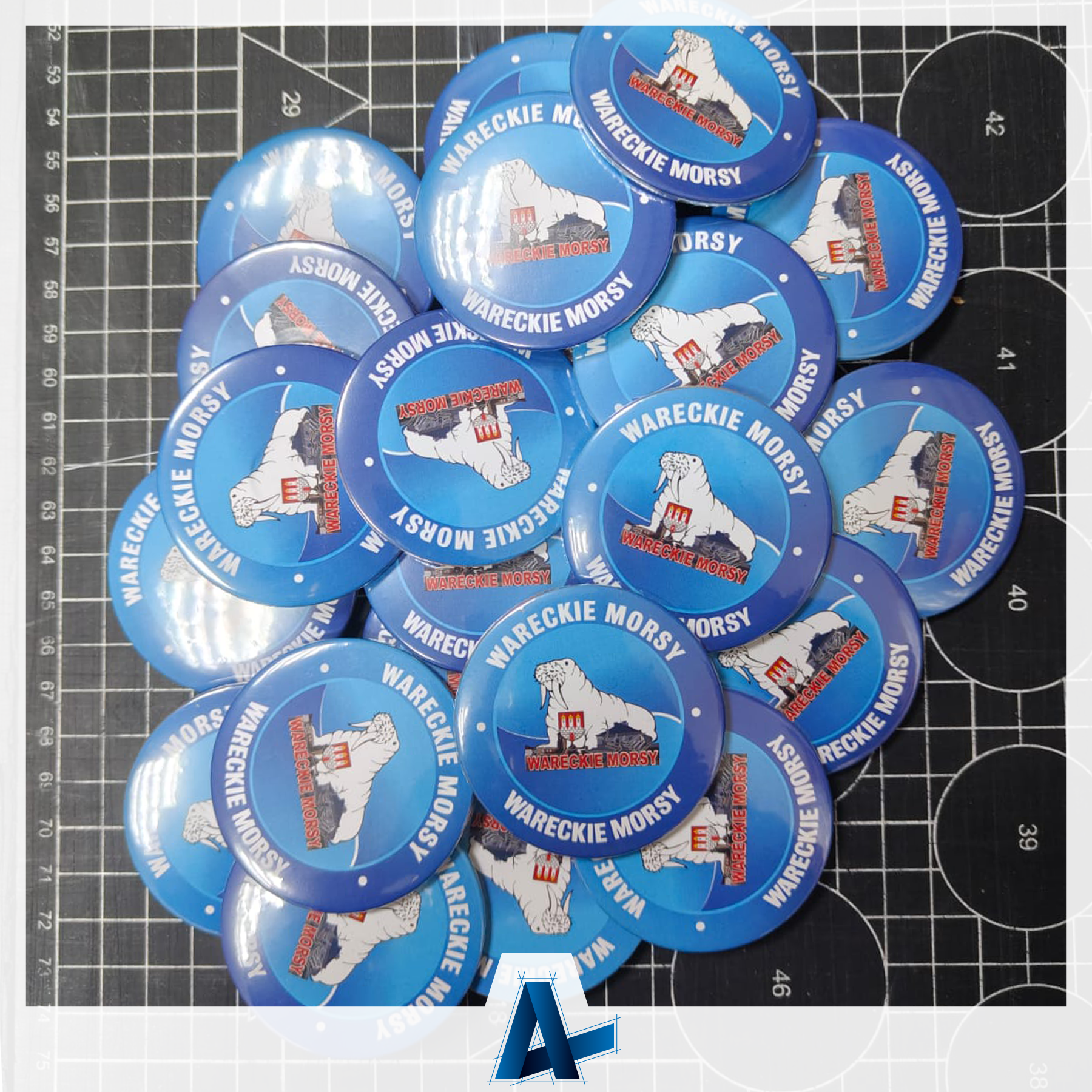 Przypinki na agrafkę dla grupy Wareckie Morsy – realizacja z charakterem!